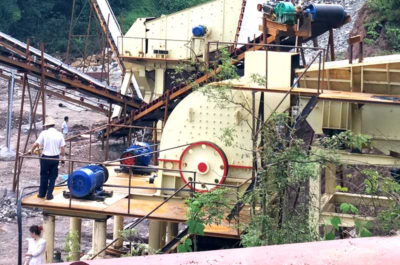 錘式破碎機現場圖